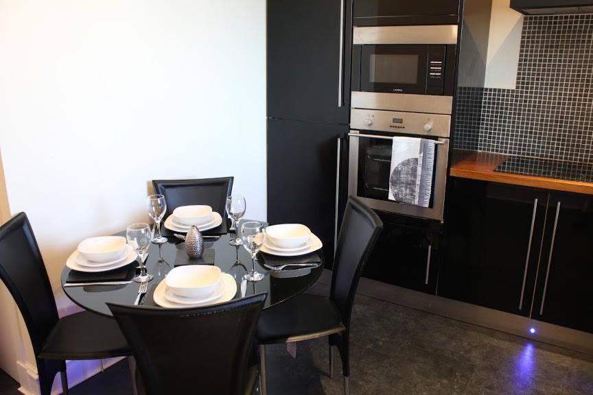 Prime 2 Bedroom City Centre Apt Aberdeen Exterior foto